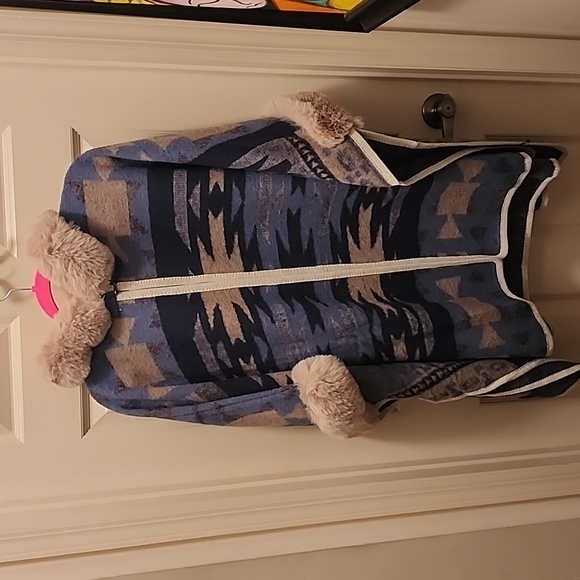 Cape - Picture 1 of 4